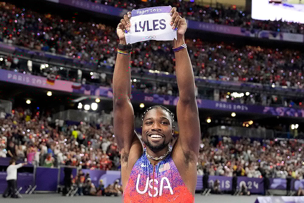 | Photo: AP/Matthias Schrader : Noah Lyles celebrates after winning the men's 100-meters final 